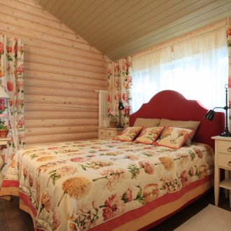 Червено легло за лятна резиденция