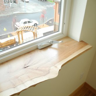 Fensterbrett aus massivem Holz