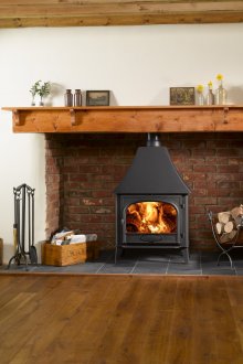 Оригинална камина в тухлена ниша