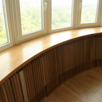 Halbrunde Fensterbank aus Holz