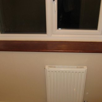 Restaurierung eines hölzernen Fensterbrettes