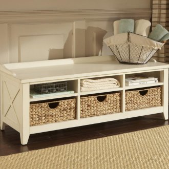 Бяла тапицирана пейка