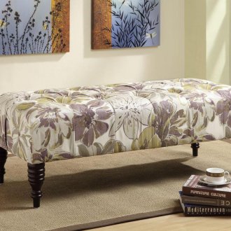 Банкет с флорална тапицерия в коридора