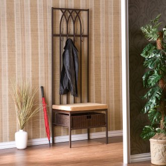 Метална пейка в коридора