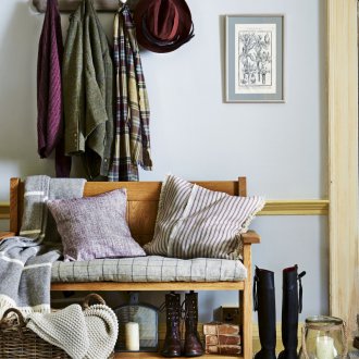 Пейка с рафт за обувки в коридора