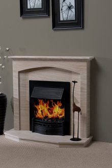 Електрическа камина на стената в хола