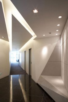 Фигурен таван в коридора