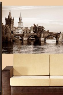 Фотохартия в стаята за рисуване с изображението на моста