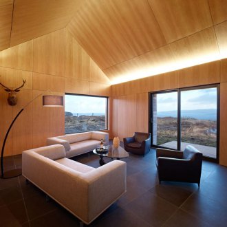 Таван от шперплат в къщата