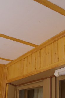 Таван от боядисан шперплат