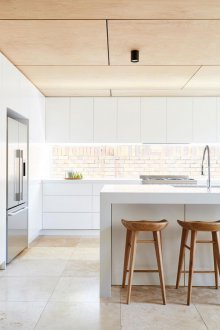 Таван от шперплат в кухнята