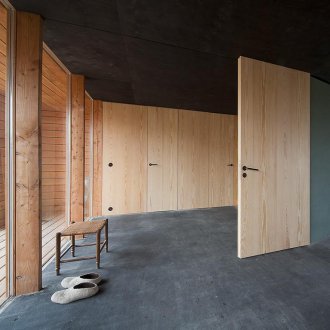 Боядисване на шперплат на тавана