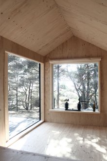 Таван от шперплат в градинска къща