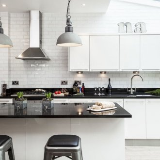 Черна бар маса