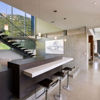 Мраморна бар маса