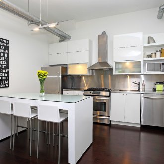 Стъклена бар маса