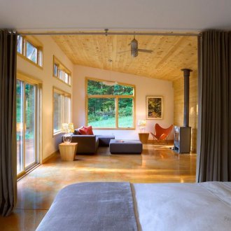 Fenster ohne Vorhänge im Haus