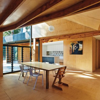 Обшивка на тавана в страната с шперплат