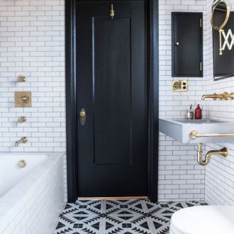 Черни склонове на вратата