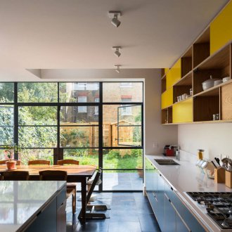 부엌의 천장 반점