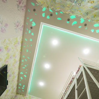 Издълбан таван за опъване в детската стая