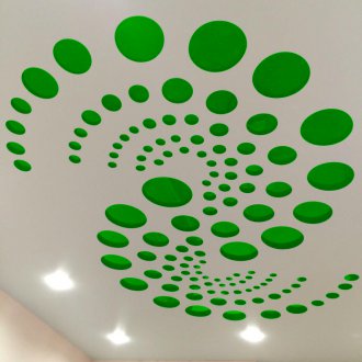 Резбован опънат лъскав таван