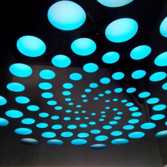 Издълбан таван от синьо опъване