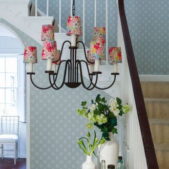 Полилей с абажур в коридора