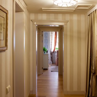 Таванна лампа в коридора