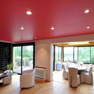 Червен матов таван