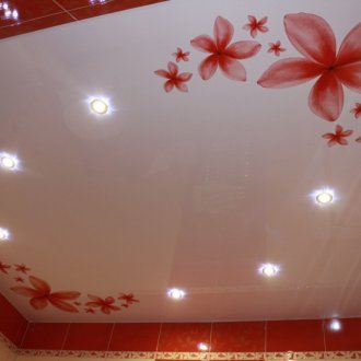 Червен таван с шарка