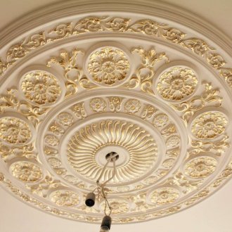 Покрита розетка на тавана