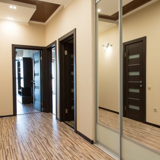 Дограма ламинат в коридора