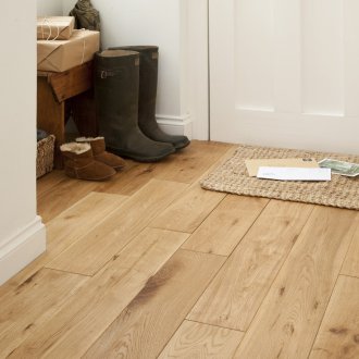 Лек ламинат в коридора