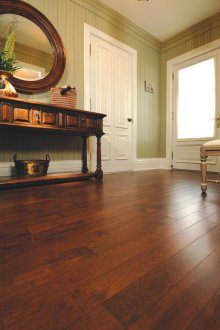 Ламинатна череша в коридора