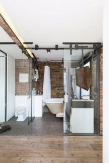 Прозрачна врата за баня