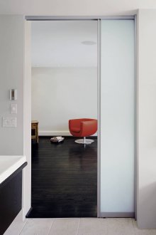 Плъзгаща се врата за баня