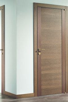 Фурнирована врата за баня