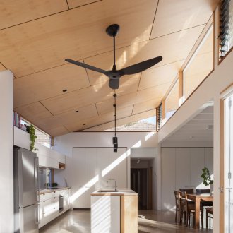 Кафяв светъл шперплат таван