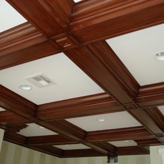 Таван с кафяво покритие
