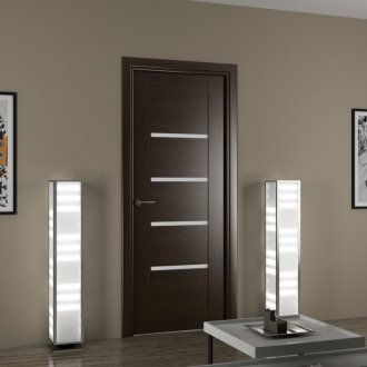 Кафява врата в хола