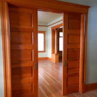 Врата от масивно дърво