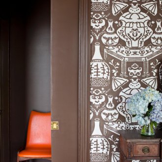 Кафява плъзгаща се врата