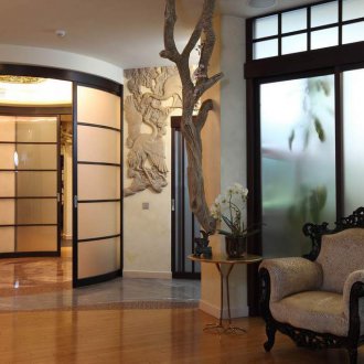 Кафява матирана стъклена врата