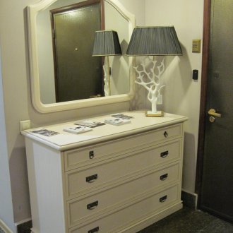 Бял скрин в коридора