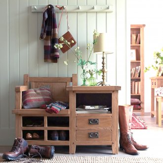 Скрин в коридора със седалка