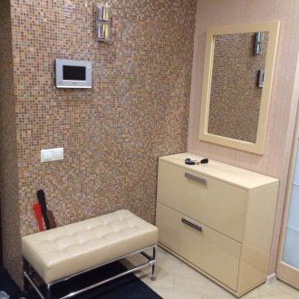 Тесен скрин в коридора