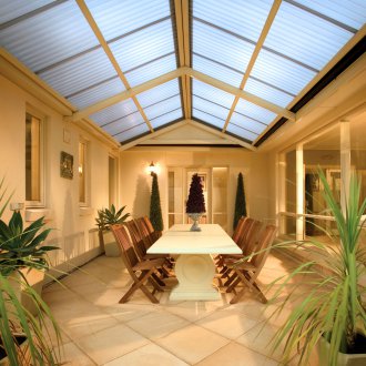 Milchglasdecke auf der Veranda