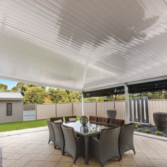 Metalldecke auf der Veranda