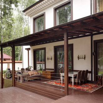 Decke auf der offenen Veranda